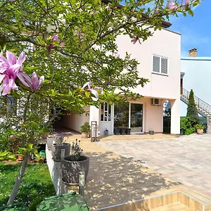 Milka 2074 Poreč
